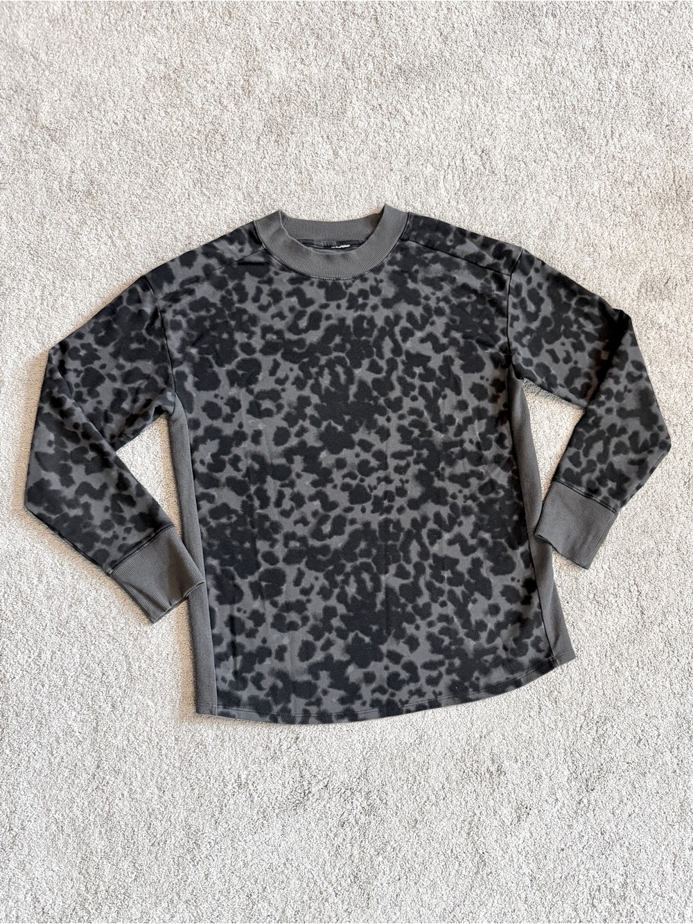 Gray and Black Leopard Print Long Sleeve Pullover Sweatshirt Size M